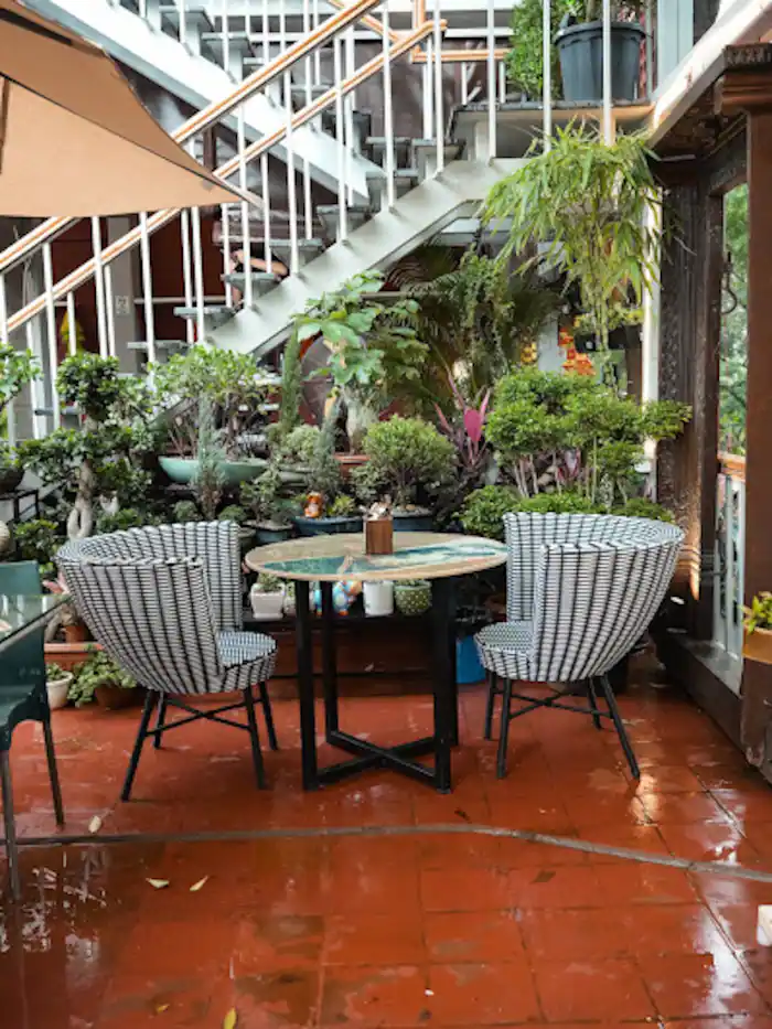 Urban Nemo Cafe